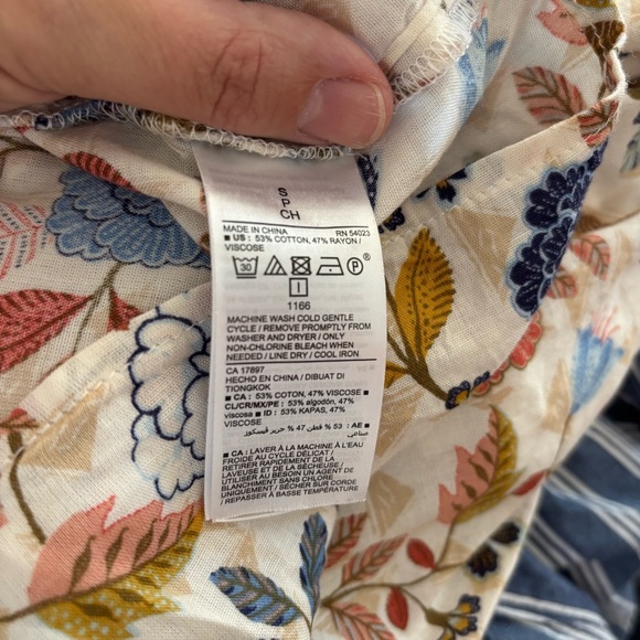 Old Navy Ruffle-Trim Smocked Floral Top - Picture 9 of 9